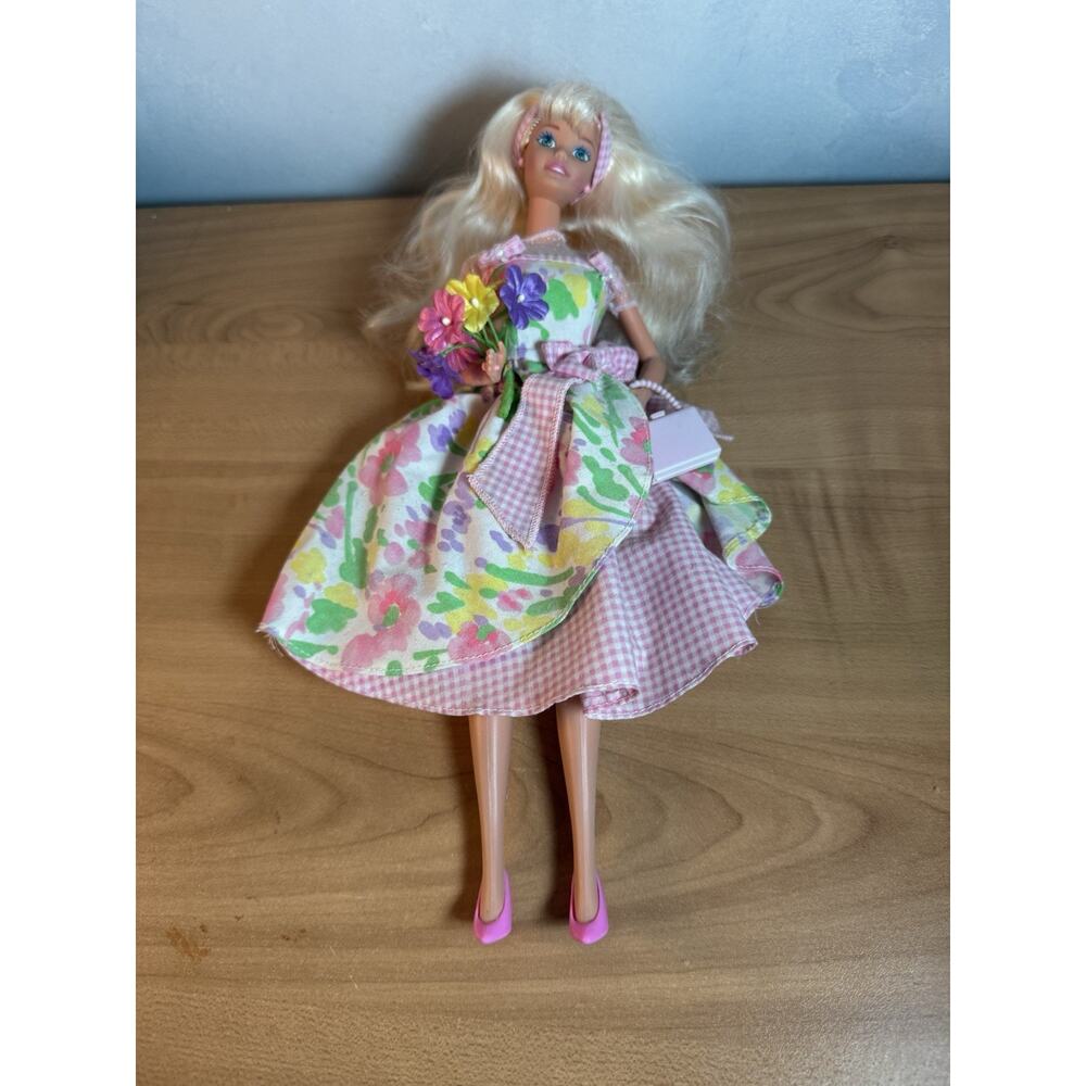 Mattel Avon Spring Petals Barbie Doll 1996 Special Edition Barbie Caucasian